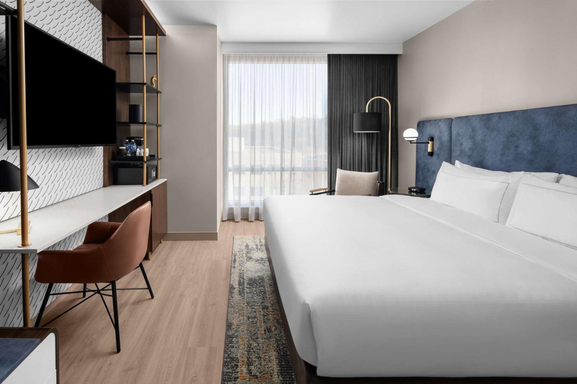 West & Main Conshohocken, Tapestry Collection Hilton