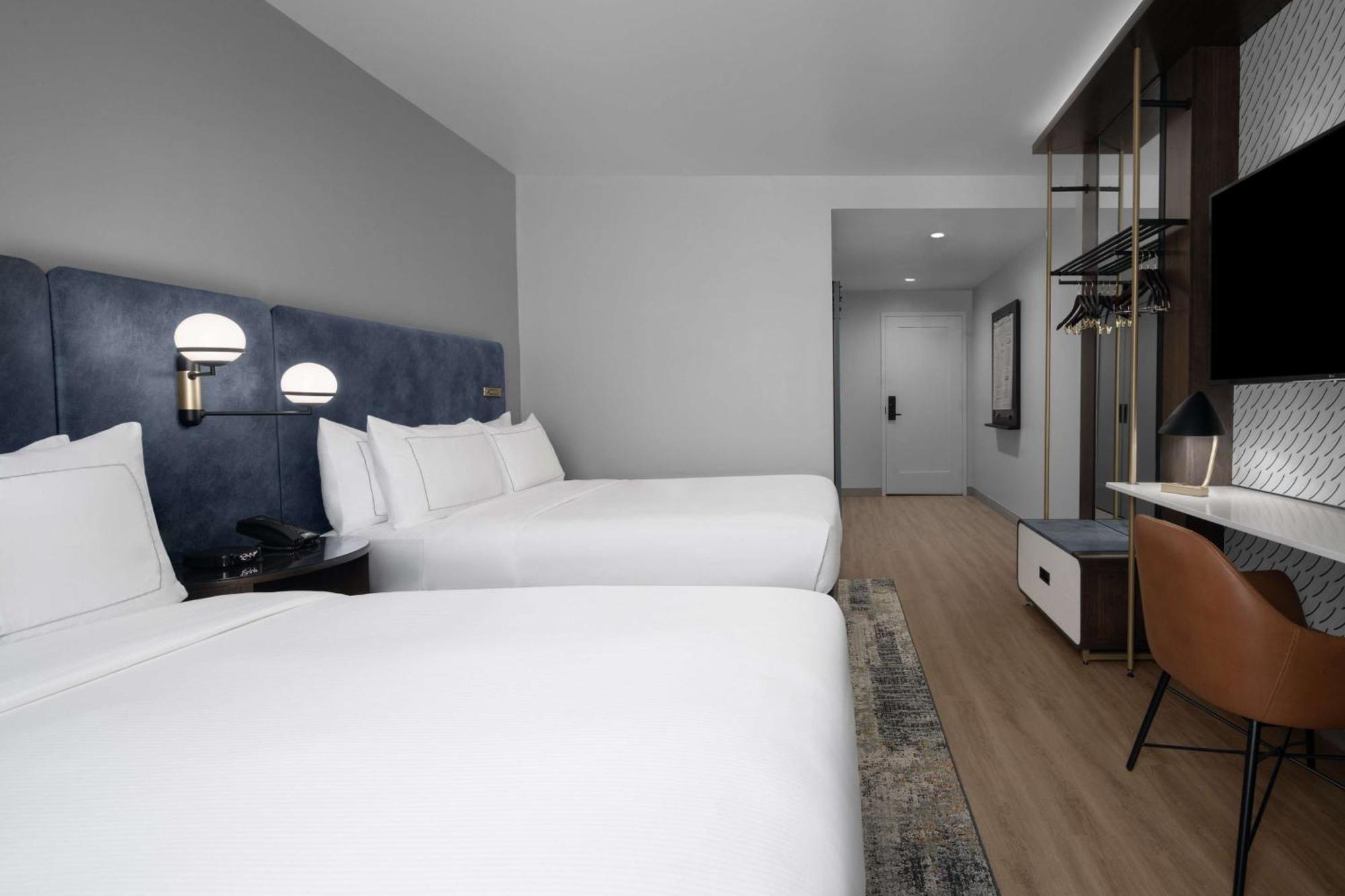 West & Main Conshohocken, Tapestry Collection Hilton Hotel 4*